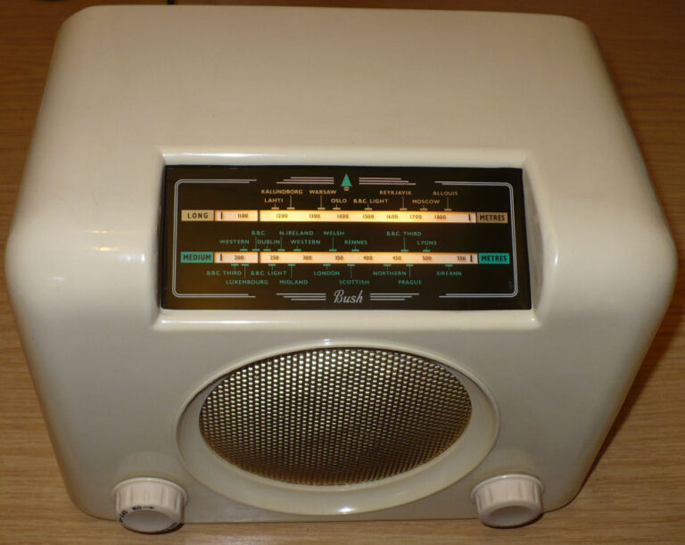 Ivory Bush DAC90A with green and gold dial print and small speaker grille holes