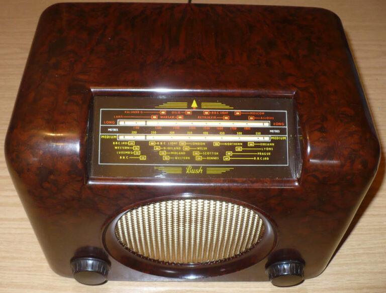 Brown Bush DAC90A with yellow and red dial print and large speaker grille holes