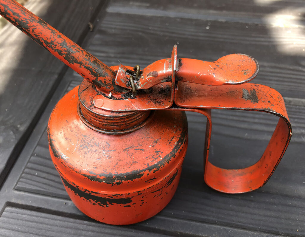 Decent old oil can