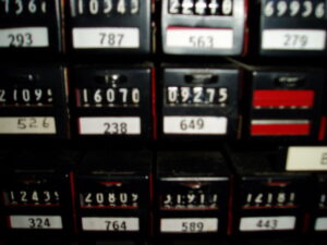 uax13-meters_62782306_l